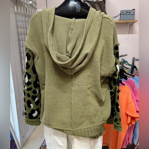 Green Heart Leopard Print Knit Hoodie - POL - Picture 2 of 4